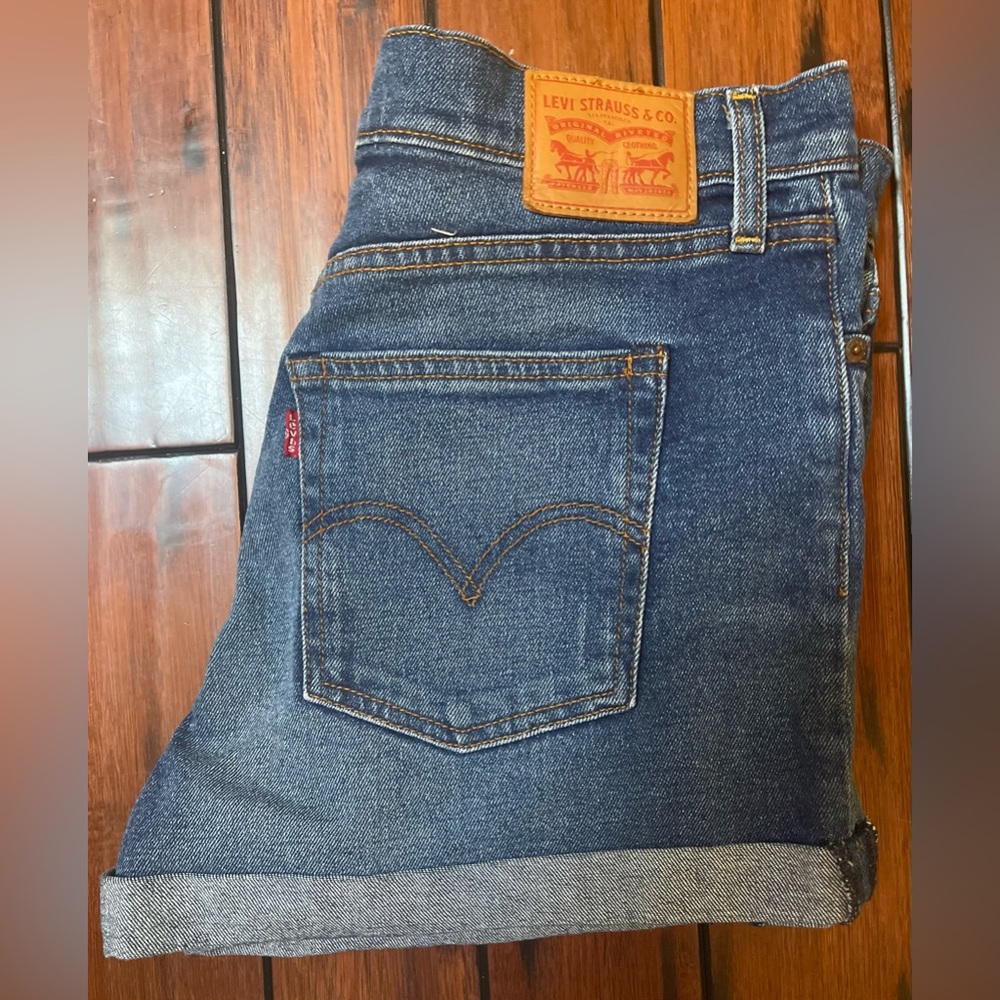 Women’s Levi’s Denim Jean Shorts Size 31